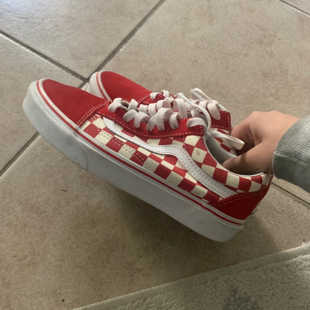 I’m selling these red checkered vans🤍